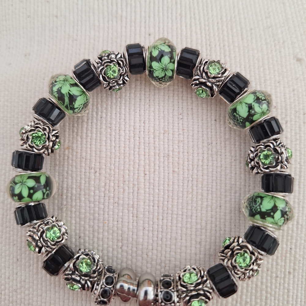 Floral Green and Silver Beaded Bracelet